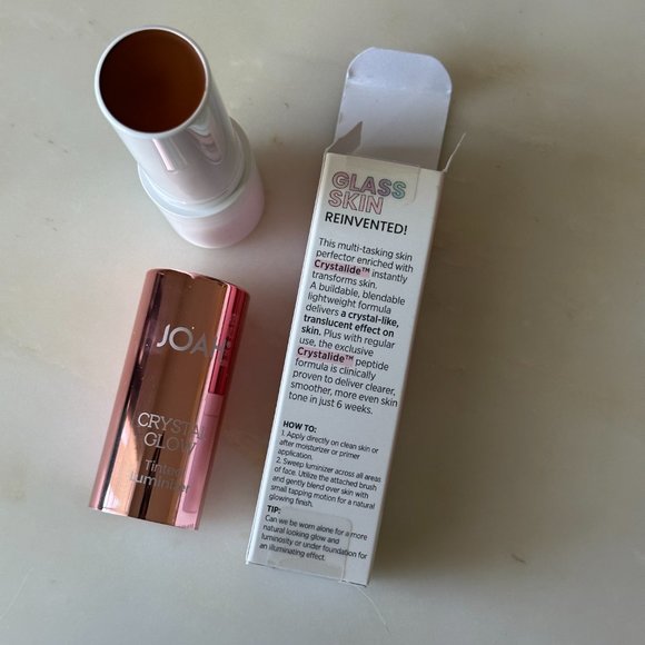 JOAH Crystal Glow Mocha Tinted Luminizer Stick - Picture 3 of 4